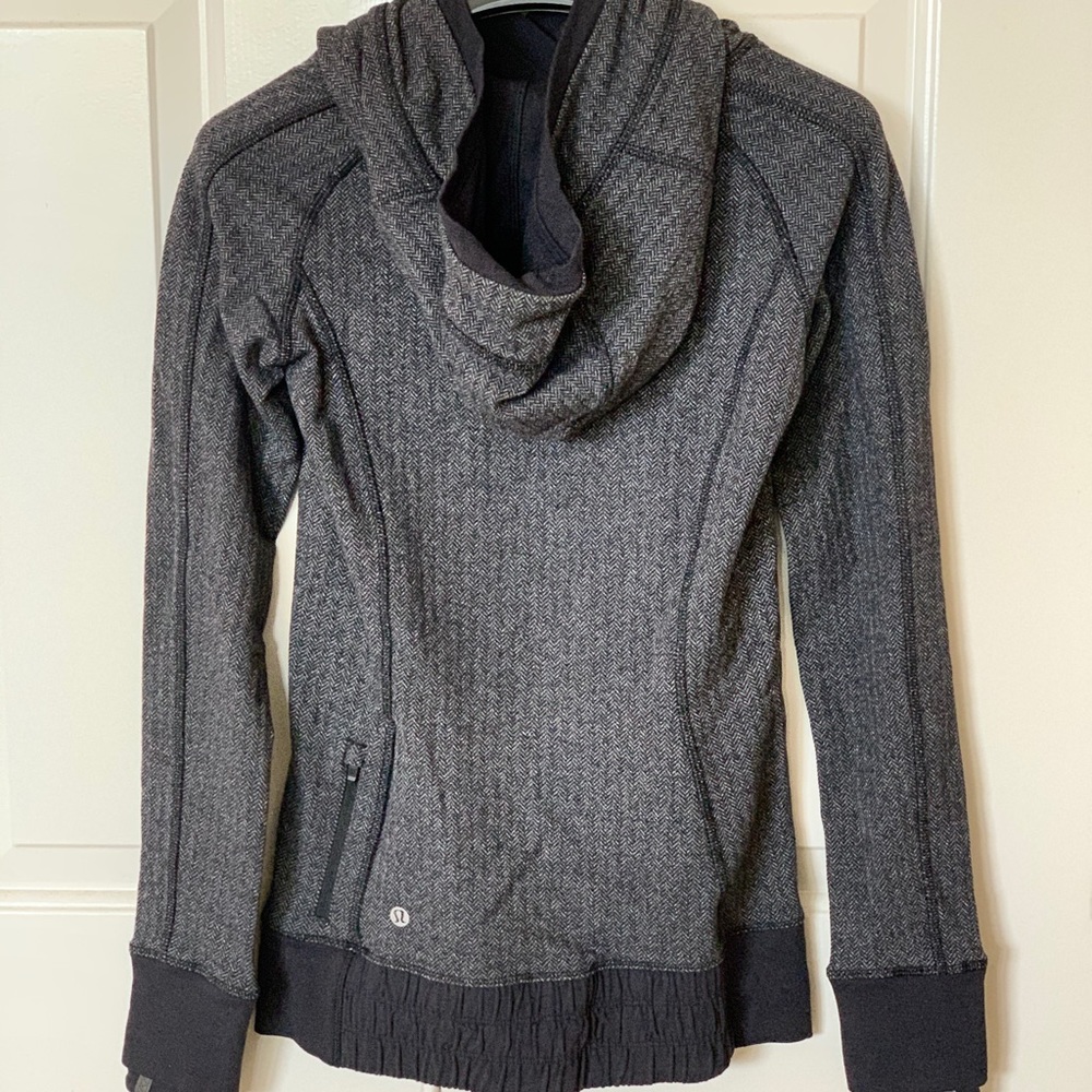 Lululemon fitted hoodie. Worn 2x.